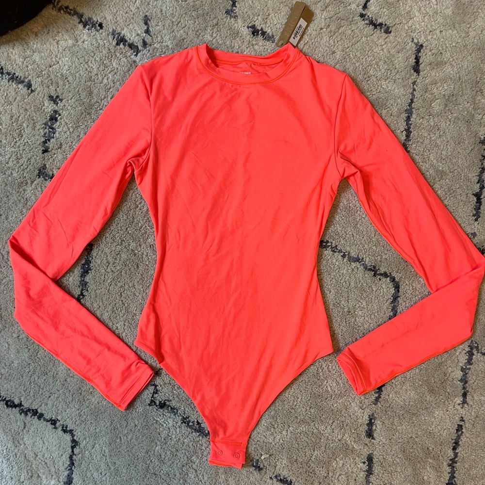 NWT SKIMS Fits Everybody Long Sleeve Crew Neck Bodysuit Size XS Neon Coral 🧡⚡️